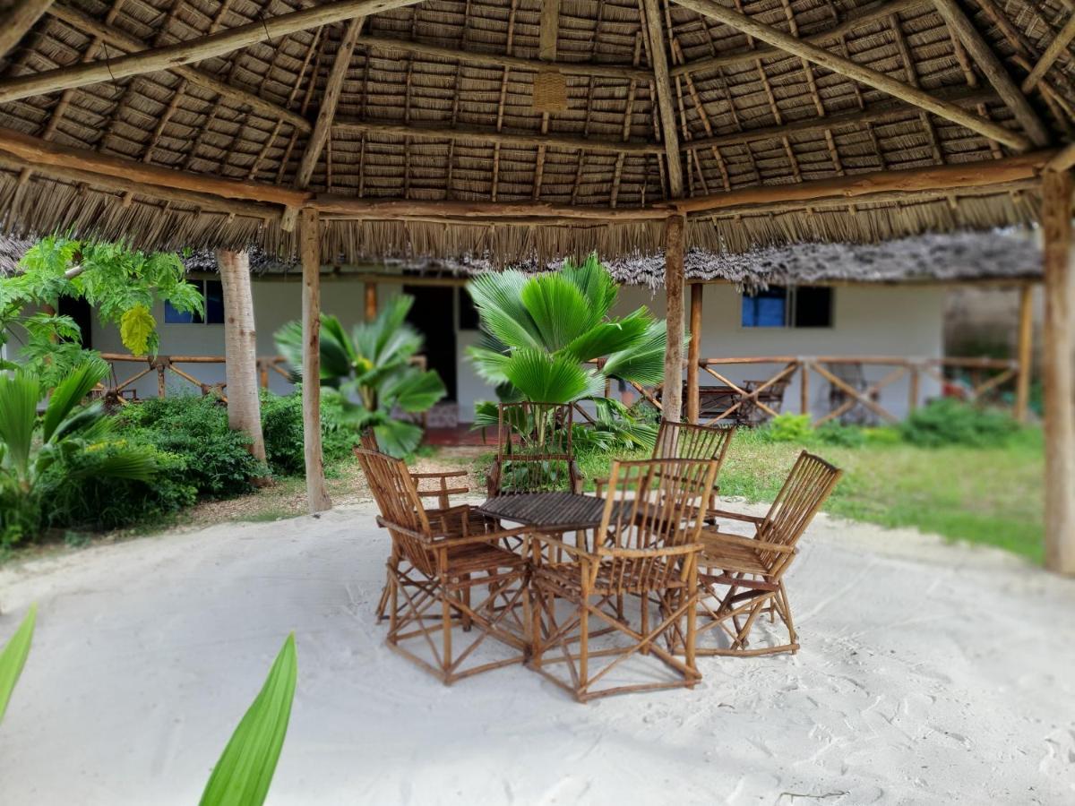 Uhuru House And Restaurant Nungwi Exterior photo