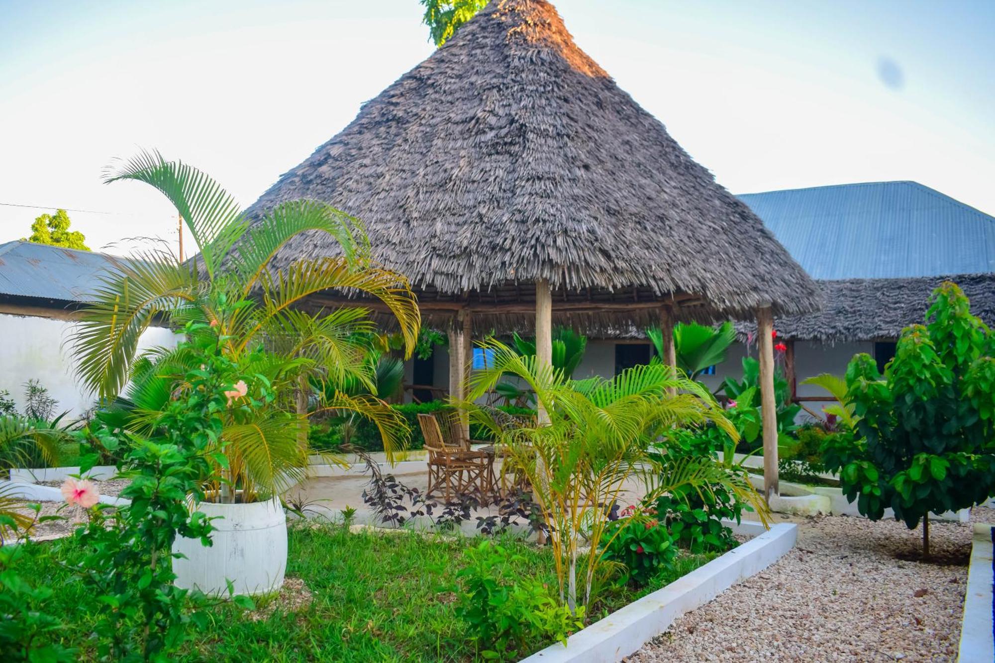Uhuru House And Restaurant Nungwi Exterior photo