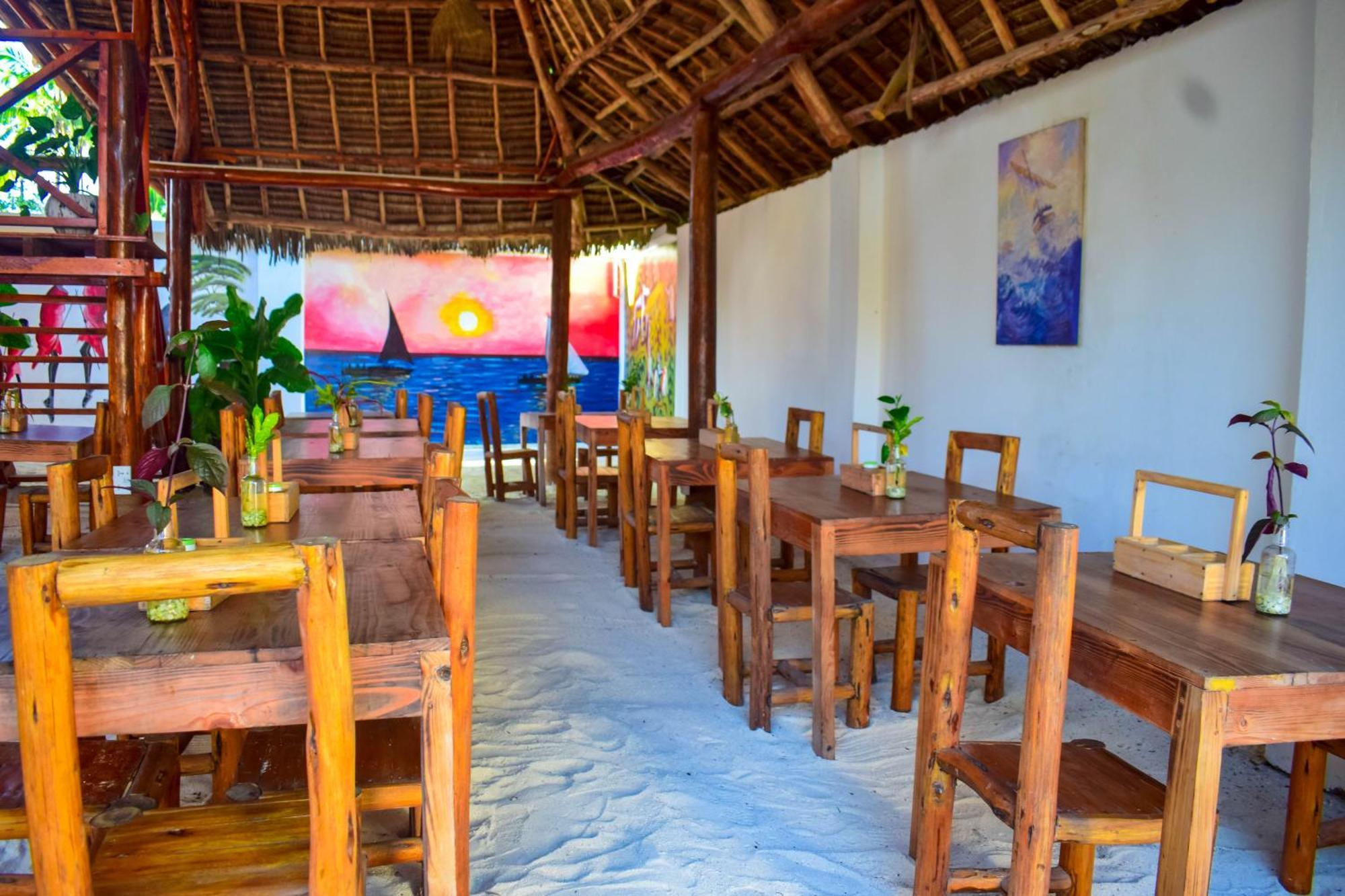 Uhuru House And Restaurant Nungwi Exterior photo