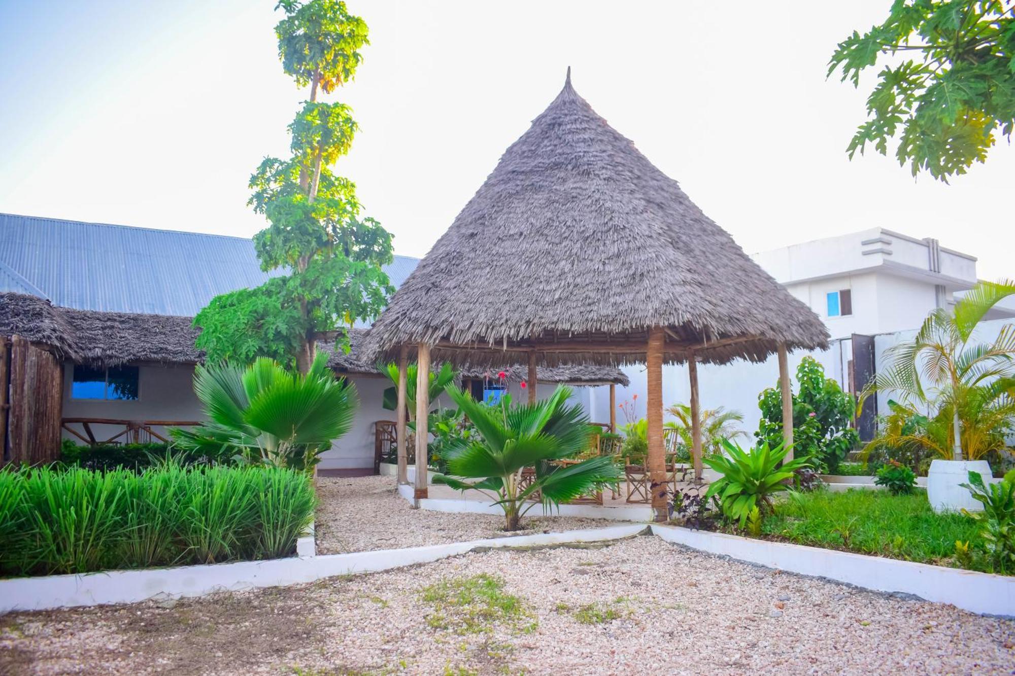 Uhuru House And Restaurant Nungwi Exterior photo