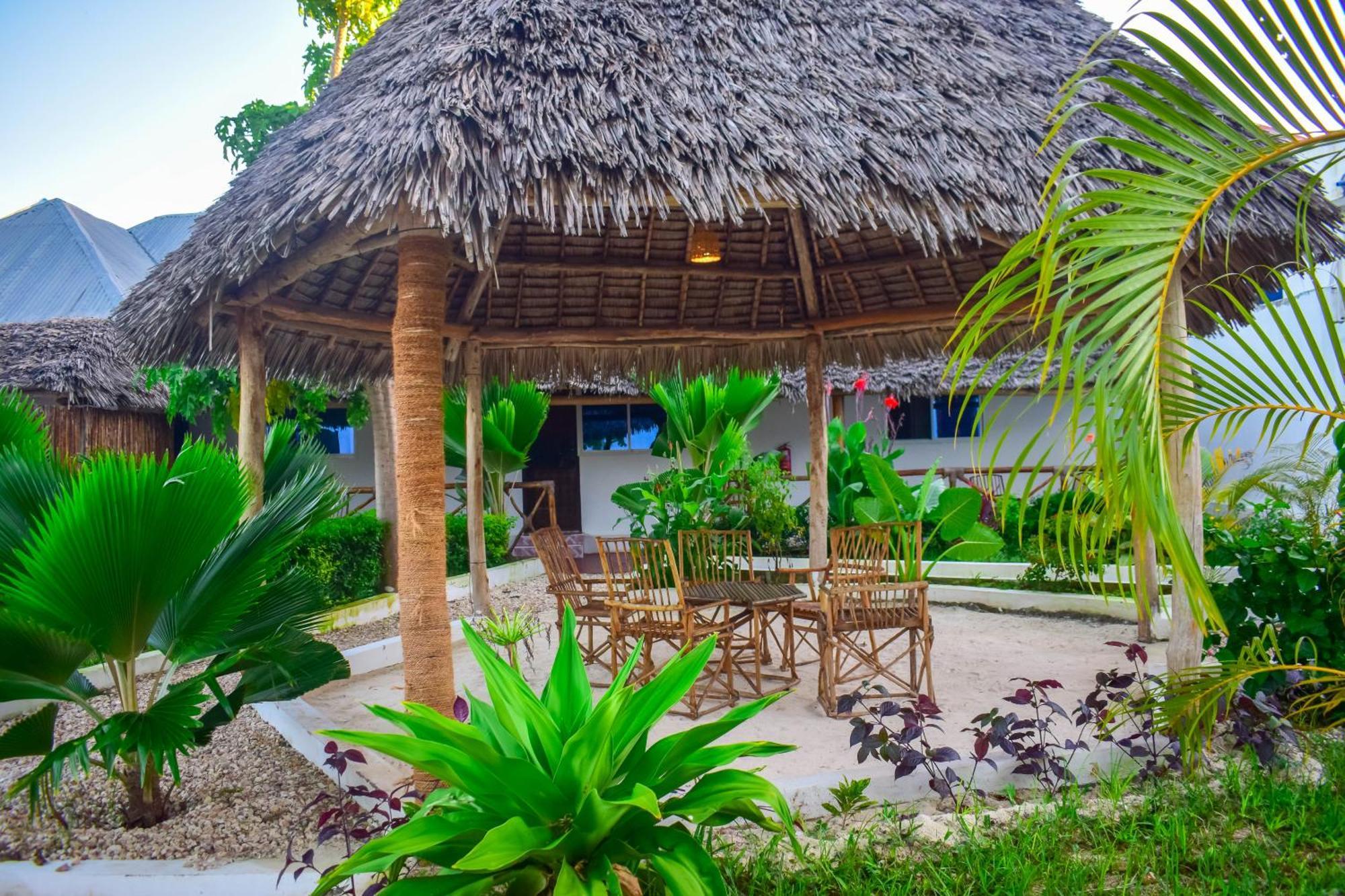 Uhuru House And Restaurant Nungwi Exterior photo