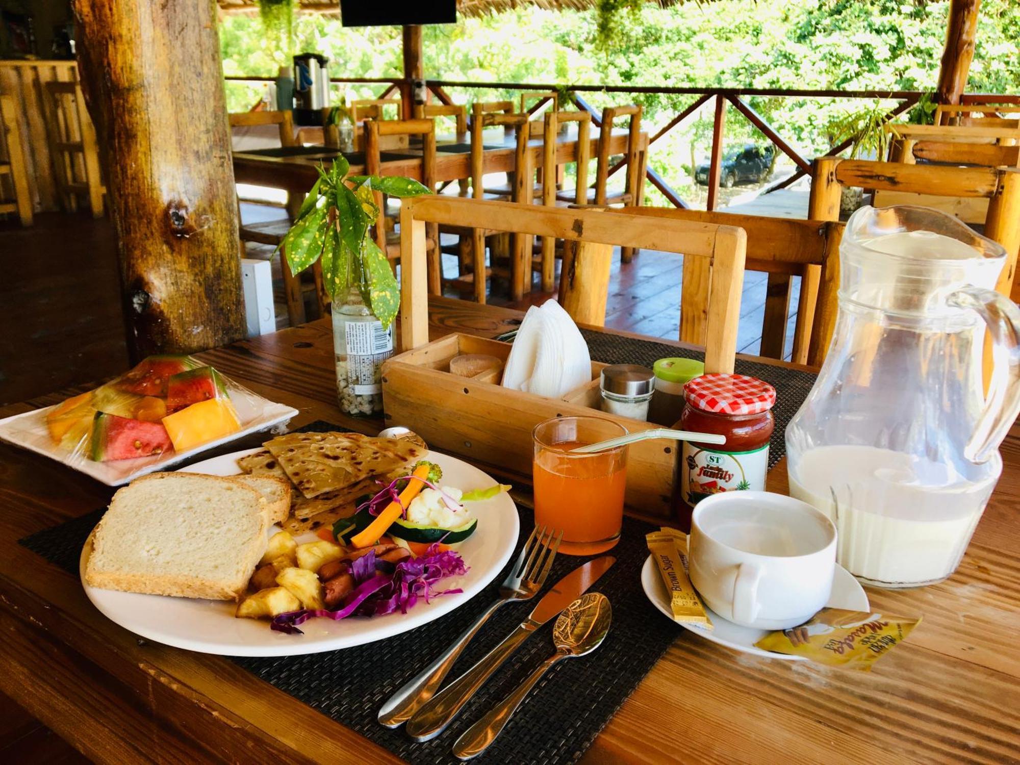 Uhuru House And Restaurant Nungwi Exterior photo