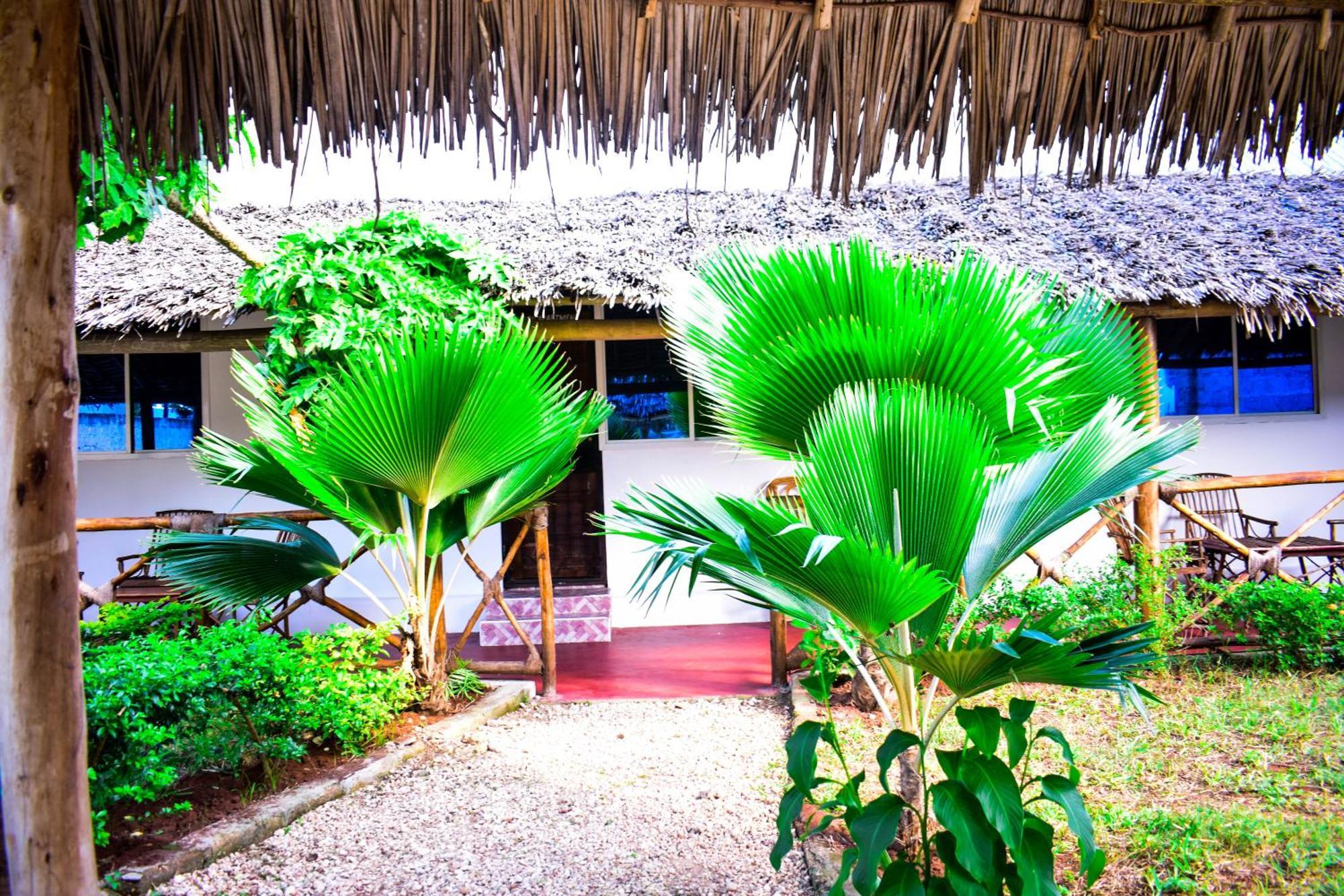 Uhuru House And Restaurant Nungwi Exterior photo
